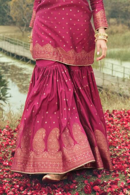 Safaa Magenta Velvet Embroidery The Azeela Paisley Motifs Woven Kurta Sharara Set at Aza Fashions Safaa_Magenta Velvet Embroidery The Azeela Paisley Motifs Woven Kurta Sharara Set _at_Aza_Fashions