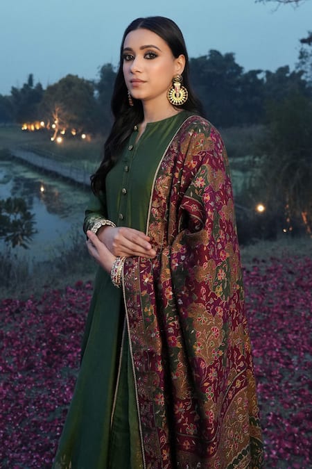 Buy_Safaa_Green Velvet, Velour Embroidery Round Neck The Duha Floral Woven Anarkali Set _Online_at_Aza_Fashions