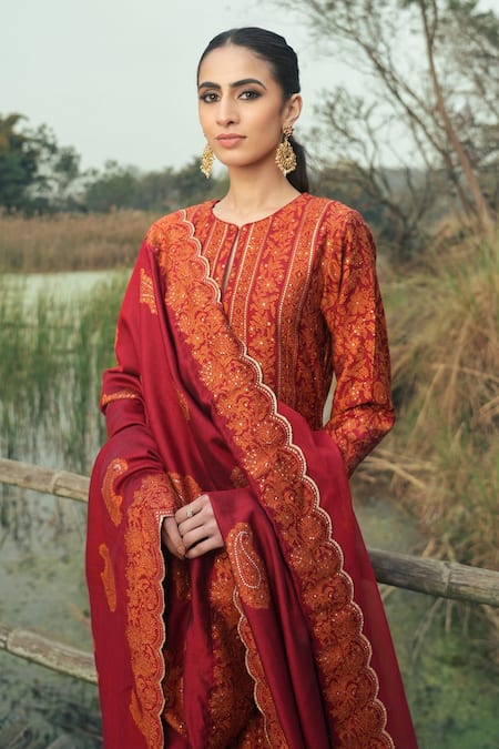 Safaa Red Velour, Velvet Embroidery Mandarin The Gulnare Chikankari Woven Anarkali Set Online at Aza Fashions Safaa_Red Velour, Velvet Embroidery Mandarin The Gulnare Chikankari Woven Anarkali Set _Online_at_Aza_Fashions