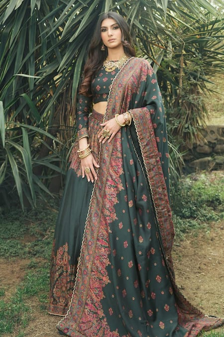 Buy_Safaa_Green Velvet Embroidery Round Neck The Nezira Floral Woven Lehenga Set _Online_at_Aza_Fashions