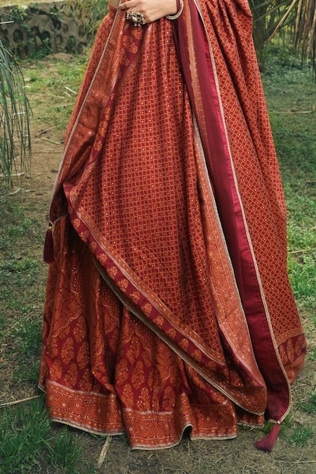 Shop Safaa Red Velvet Embroidery V-neck The Qalb Chikankari Woven Lehenga Set Online at Aza Fashions Shop_Safaa_Red Velvet Embroidery V-neck The Qalb Chikankari Woven Lehenga Set _Online_at_Aza_Fashions