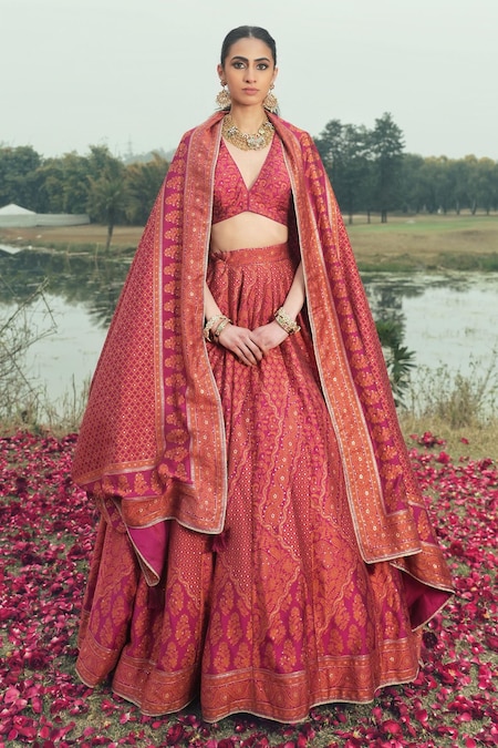 Safaa Magenta Vegan Silk Woven Chikankari The Qalb And Thread Lehenga Set 