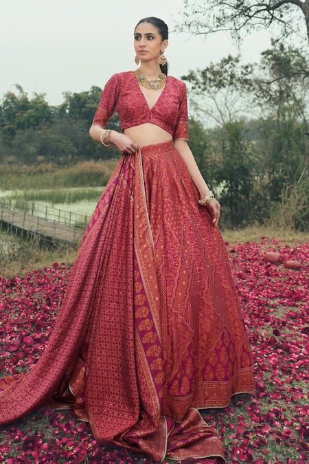 Buy_Safaa_Magenta Velour, Velvet Embroidery The Qalb Chikankari And Thread Woven Lehenga Set _Online_at_Aza_Fashions