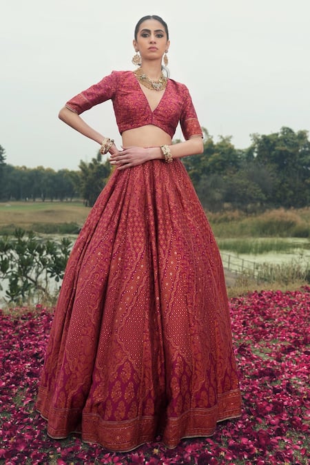 Buy_Safaa_Magenta Velour, Velvet Embroidery The Qalb Chikankari And Thread Woven Lehenga Set 