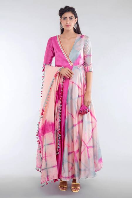Leela By A Pink Chanderi Silk Pom-poms V-neck Tie Dye Angarkha Pant Set Online at Aza Fashions Leela By A_Pink Chanderi Silk Pom-poms V-neck Tie Dye Angarkha Pant Set_Online_at_Aza_Fashions
