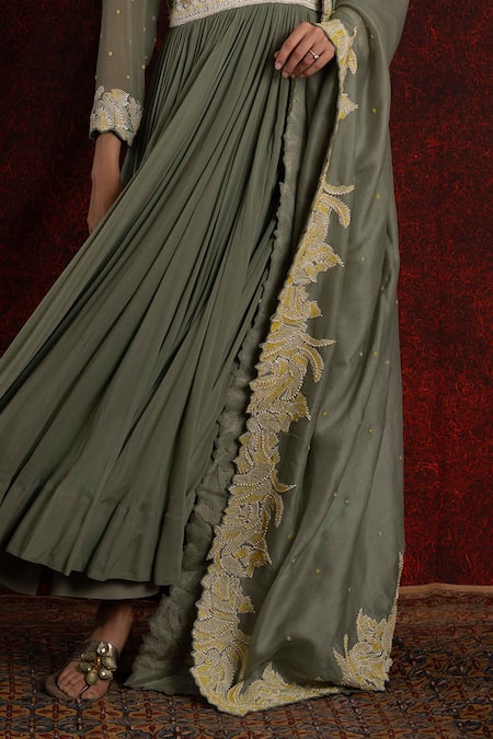 Buy_Shikha And Srishti Design_Green Crepe Diamonds, Embroidery V-neck Beads Anarkali With Dupatta _Online_at_Aza_Fashions