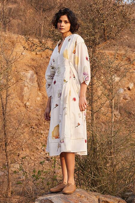 Kharakapas_Off White Cotton Embroidery Bandeau Neck Aangan Floral Print Dress _at_Aza_Fashions