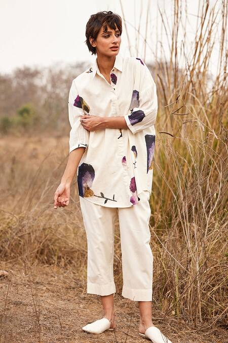 Kharakapas_Off White Cotton Collared Cascade Fling Floral Print Shirt And Pant Set _at_Aza_Fashions