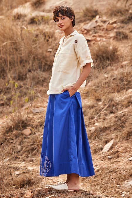 Kharakapas_Off White Cotton Embroidery Collared Brie Floral Print Shirt _Online_at_Aza_Fashions