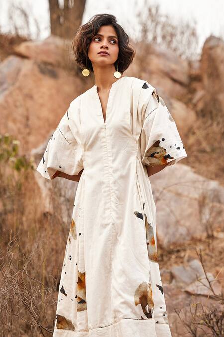 Shop_Kharakapas_Off White Cotton Lace Split V-neck Bahariya Splatter Print Dress _Online_at_Aza_Fashions