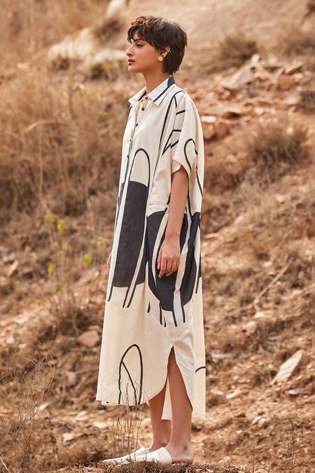 Kharakapas_Off White Cotton Collared Agave Cactus Print Kaftan _Online_at_Aza_Fashions