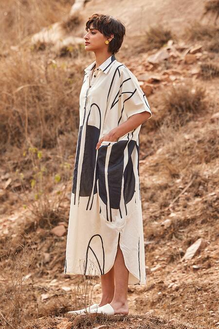 Buy_Kharakapas_Off White Cotton Collared Agave Cactus Print Kaftan _Online_at_Aza_Fashions