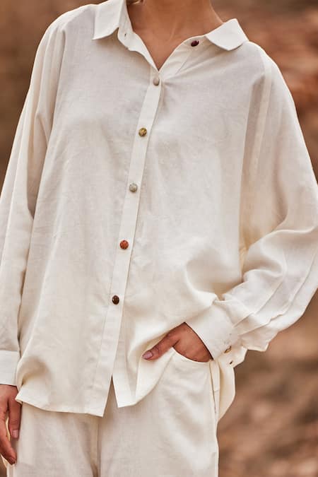 Kharakapas_Off White Linen Collared Heer Shirt And Pant Co-ord Set _at_Aza_Fashions
