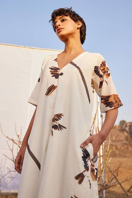 Buy_Kharakapas_Off White Cotton V-neck Ghironi Bird Print Jumpsuit _Online_at_Aza_Fashions