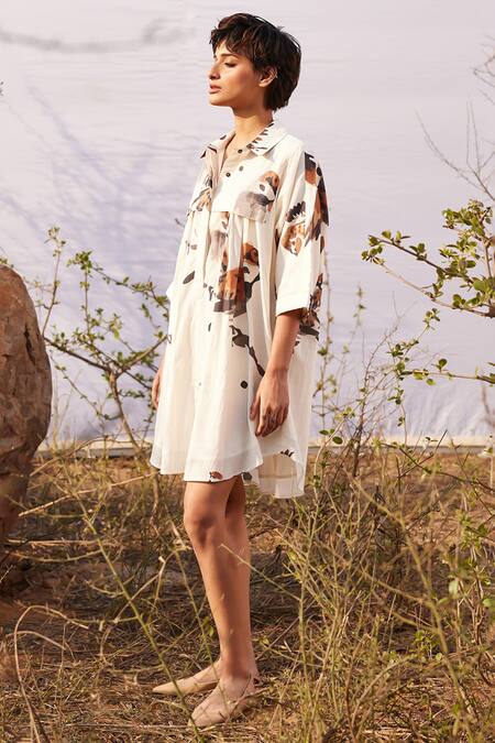Kharakapas_Off White Cotton Collared Panchi Abstract Bird Print Shirt Dress _Online_at_Aza_Fashions