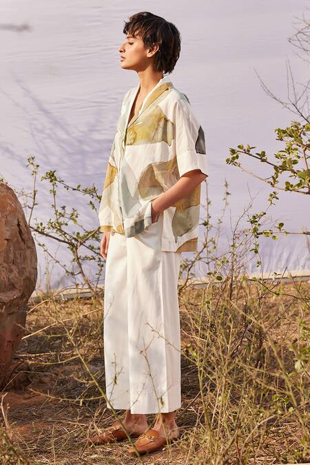 Buy_Kharakapas_Off White Cotton Shawl Neck Verdure Floral Print Shirt And Pant Set _Online_at_Aza_Fashions