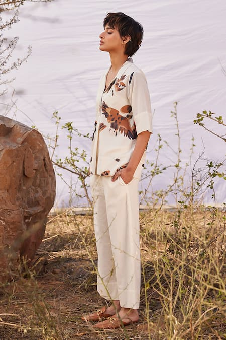 Buy_Kharakapas_Off White Cotton Collared Chidiya Print Shirt And Pant Set _Online_at_Aza_Fashions