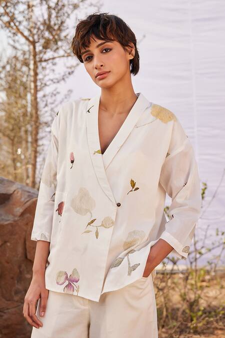 Kharakapas_Off White Cotton Embroidery Button-down Neck Ruyi Floral Print Shirt And Pant Set _at_Aza_Fashions