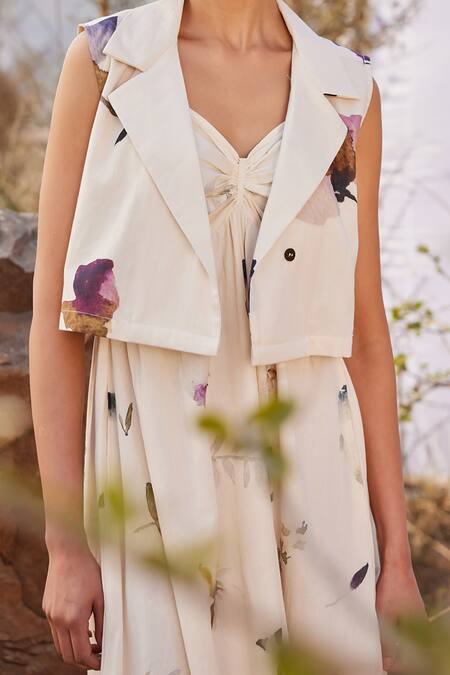 Kharakapas_Off White Cotton Sweetheart Neck, Rain Forest Floral Print Dress With Shrug _Online_at_Aza_Fashions