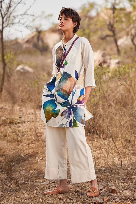 Kharakapas_Off White Cotton Embroidery Mandarin Collar Vann Floral Print Kurta And Pant Set _Online_at_Aza_Fashions