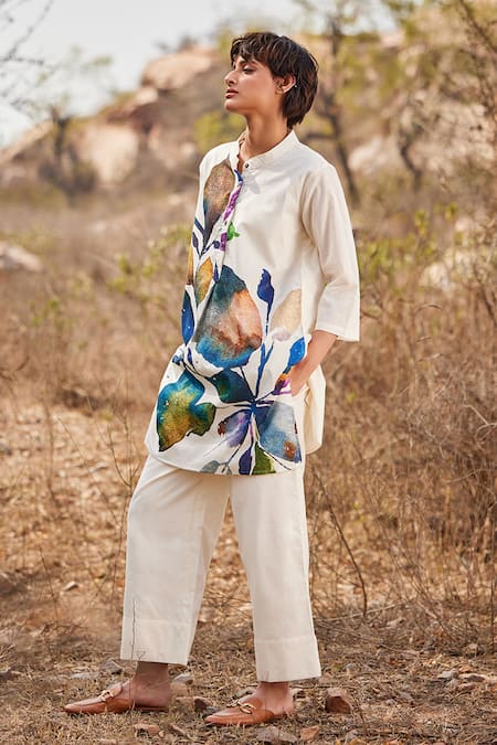 Buy_Kharakapas_Off White Cotton Embroidery Mandarin Collar Vann Floral Print Kurta And Pant Set _Online_at_Aza_Fashions