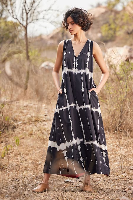 Kharakapas_Black Cotton V-neck Forest Shibori Pattern Jumpsuit _Online_at_Aza_Fashions
