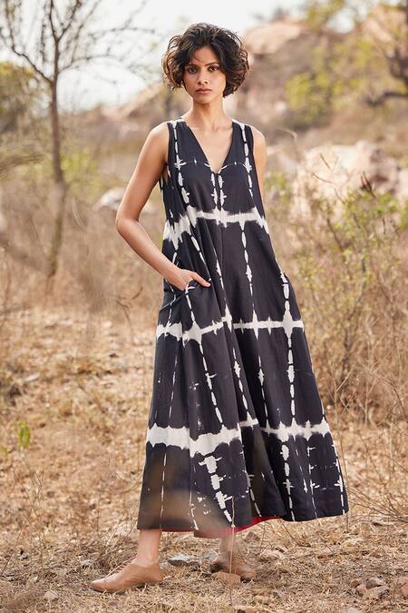 Buy_Kharakapas_Black Cotton V-neck Forest Shibori Pattern Jumpsuit _Online_at_Aza_Fashions