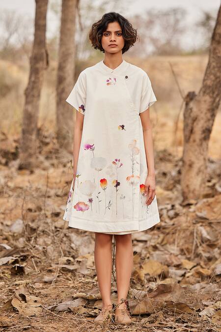 Buy_Kharakapas_Off White Cotton Collared Hortensia Floral Print Dress _Online_at_Aza_Fashions