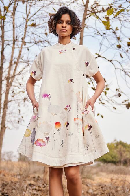 Kharakapas_Off White Cotton Collared Hortensia Floral Print Dress _at_Aza_Fashions