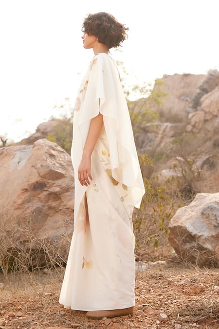 Kharakapas Champa Floral Print Saree With Chameli Blouse 