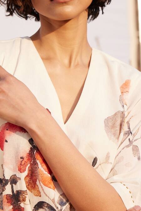 Kharakapas_Off White Cotton V-neck Floral Print Midi Dress _Online_at_Aza_Fashions