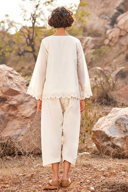 Shop_Kharakapas_Off White Cotton Embroidery Round Neck Shuchi Mul Top _at_Aza_Fashions