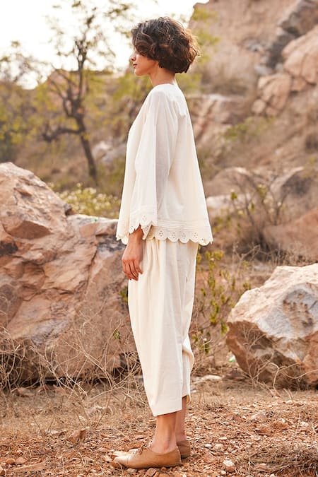 Kharakapas_Off White Cotton Embroidery Round Neck Shuchi Mul Top _Online_at_Aza_Fashions