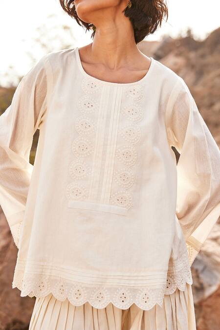 Shop_Kharakapas_Off White Cotton Embroidery Round Neck Shuchi Mul Top _Online_at_Aza_Fashions