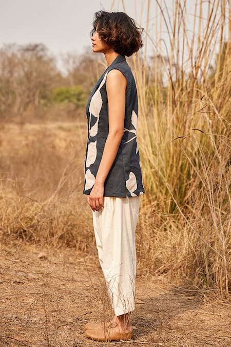 Buy_Kharakapas_Black Cotton Collared Abstract Print Waistcoat Top _Online_at_Aza_Fashions