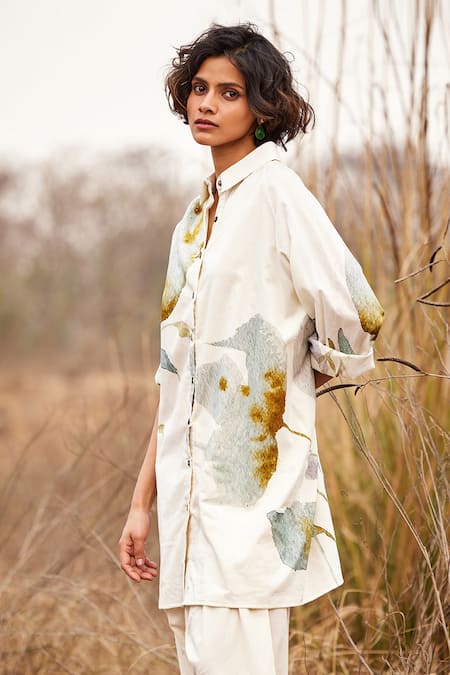 Kharakapas_Off White Cotton Collared Floral Print Long Shirt _Online_at_Aza_Fashions