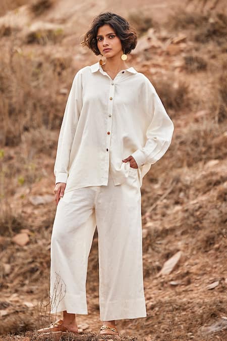 Kharakapas_Off White Linen Collared Heer Shirt _Online_at_Aza_Fashions