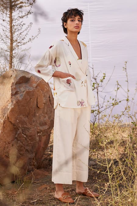 Buy_Kharakapas_Off White Cotton Collared Ruyi Floral Print Shirt _Online_at_Aza_Fashions