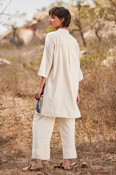 Shop_Kharakapas_Off White Cotton Mandarin Collar Vann Printed Mul Kurta _at_Aza_Fashions