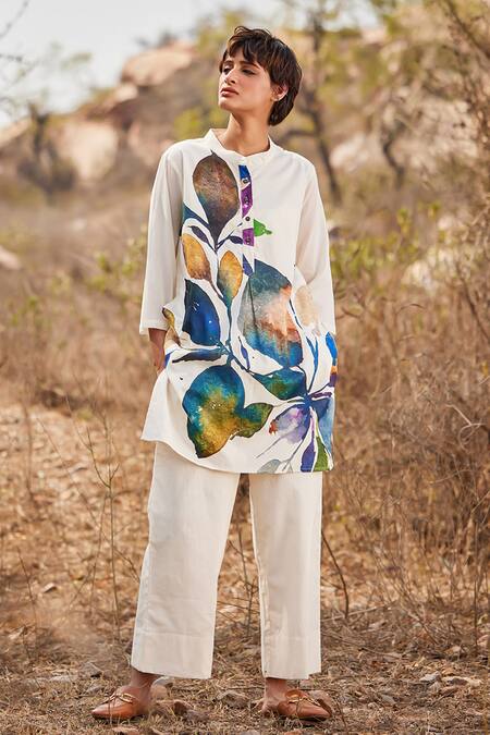 Buy_Kharakapas_Off White Cotton Mandarin Collar Vann Printed Mul Kurta _Online_at_Aza_Fashions