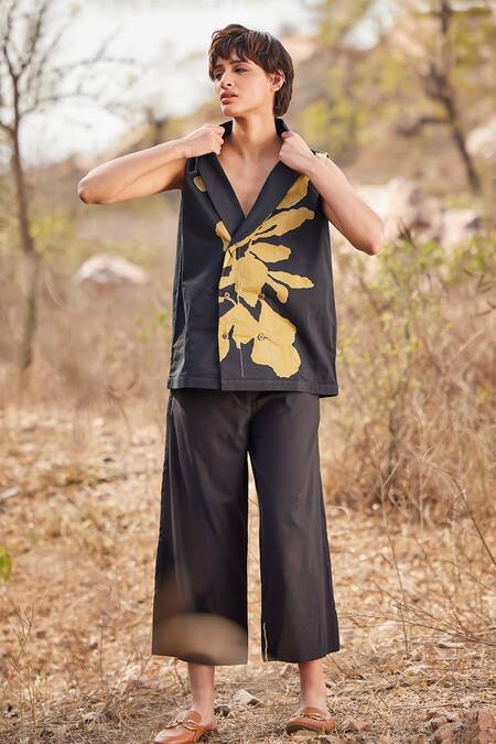 Kharakapas_Black Cotton Shawl Neck Coturnix Printed Waistcoat Top _Online_at_Aza_Fashions
