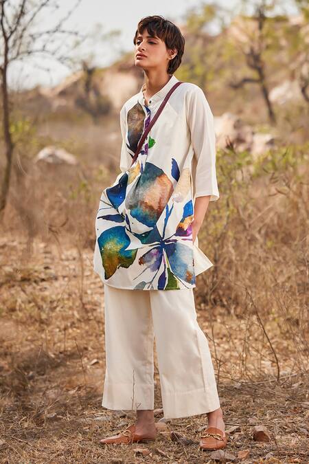 Kharakapas_Off White Cotton Vann Pencil Pant _Online_at_Aza_Fashions