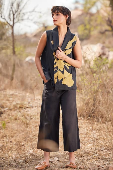 Kharakapas_Black Cotton Coturnix Straight Pant _Online_at_Aza_Fashions