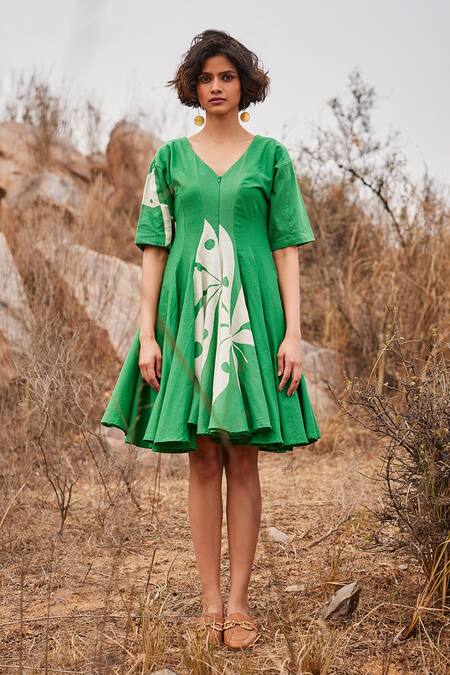 Kharakapas_Green Cotton V-neck Abstract Print Flare Dress _Online_at_Aza_Fashions