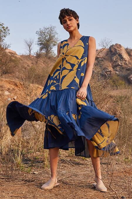 Kharakapas_Blue Cotton V-neck Abstract Floral Tiered Midi Dress _Online_at_Aza_Fashions