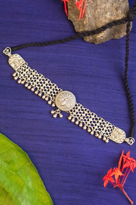 Mero Jewellery Carved Peacock Interlinked Choker 