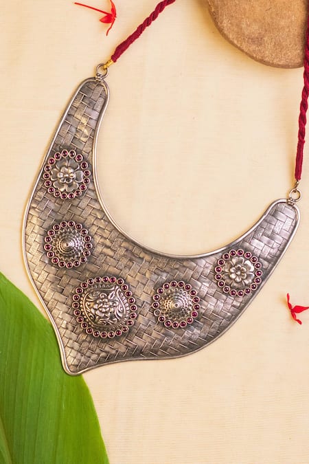 Mero Jewellery Stone Studded Textured Temple Bib Necklace 