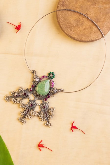 Mero Jewellery Jade Studded Carved Temple Hasli Choker 