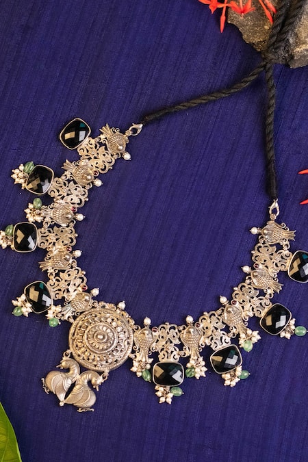 Mero Jewellery Onyx Embellished Temple Necklace 