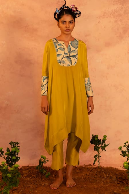 AAMRA BY LAVANYA Hand Painted Kaftan & Pant Set 